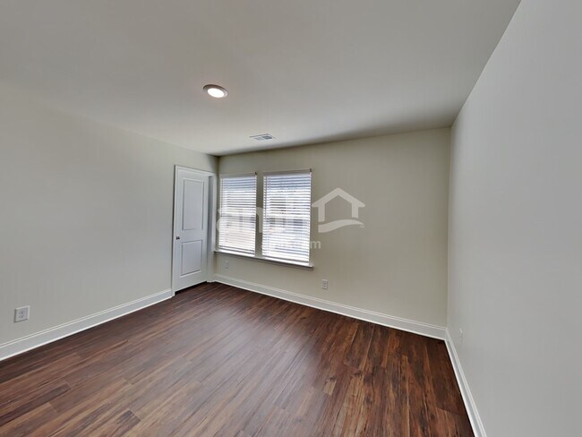 Building Photo - 152 Willow Ln