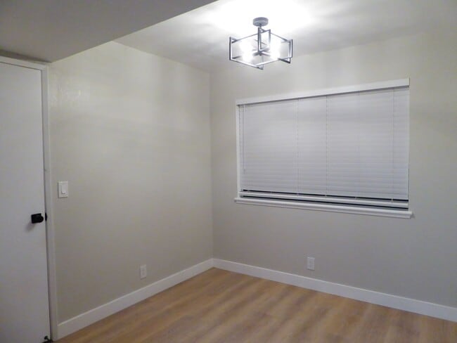 Building Photo - Please Contact VAUGHN REALTY to set up an appointment 760-446-6561