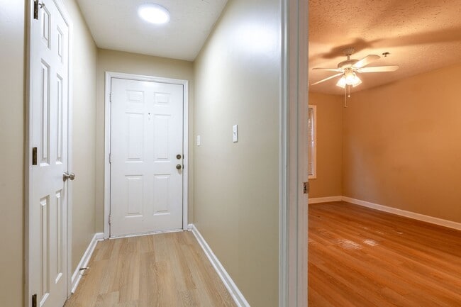Building Photo - Marietta 2 bed/2 bath Condo!