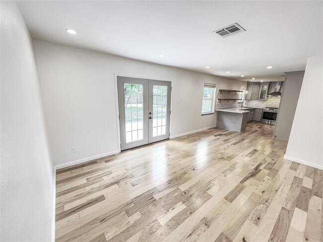 Building Photo - 5923 Dawnridge Dr
