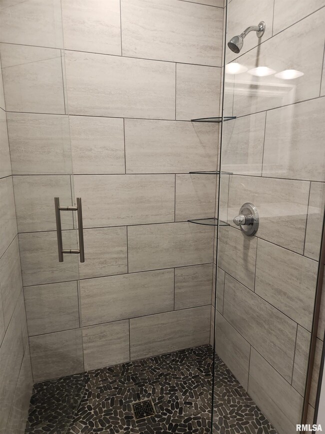 Building Photo - 3439 N Willow Ct