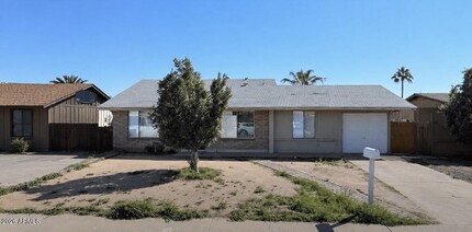 Building Photo - 8907 W Roma Ave