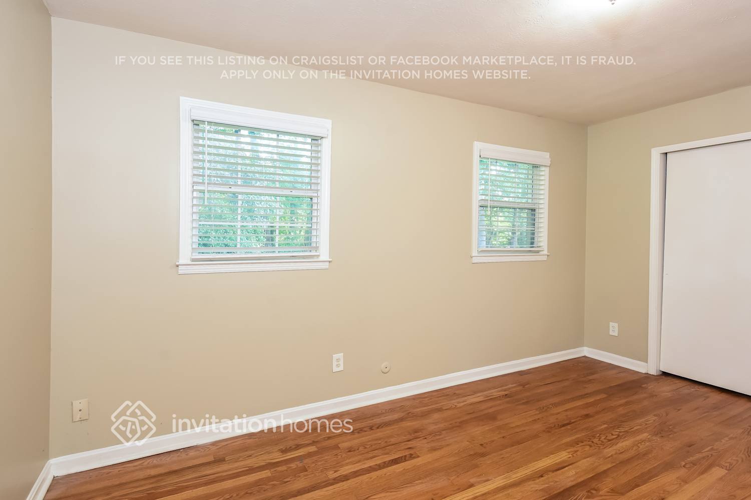 Building Photo - 1634 E Lake Dr