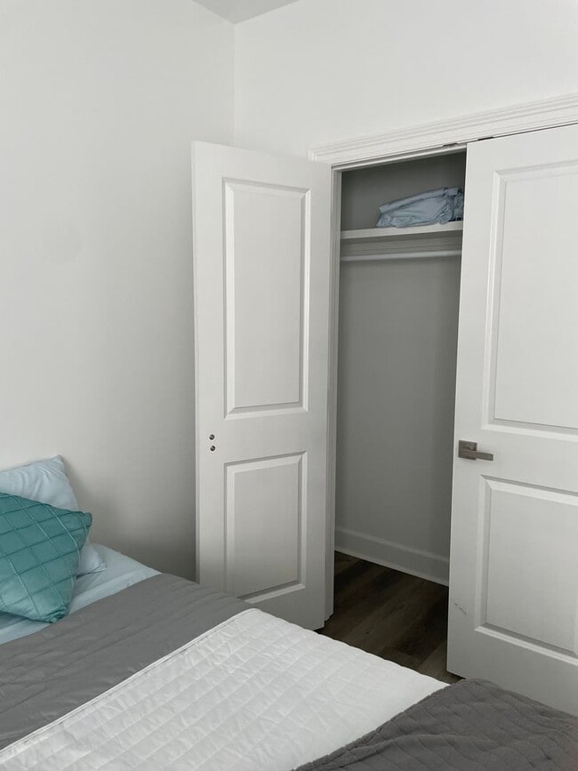 Building Photo - 415 Bedford Dr