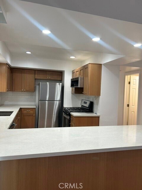Building Photo - 1728 Westcliff Dr