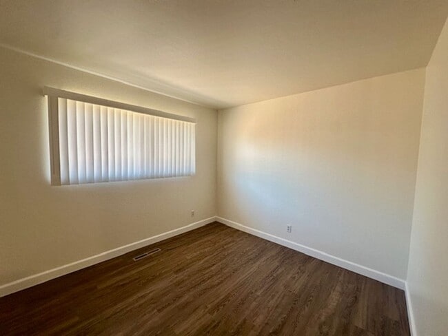 Building Photo - Beautiful Move-In Ready Two Bedroom Two Ba...