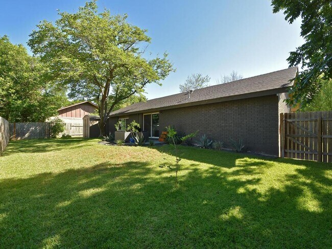 Building Photo - 5320 Presidio Rd