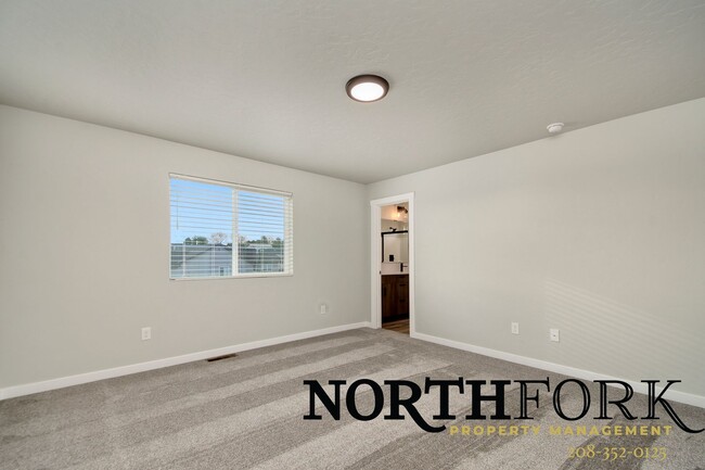 Building Photo - This New Meridian Home is Waiting For You!