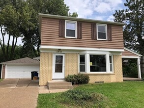 Building Photo - Spacious Home In Great Neighborhood!