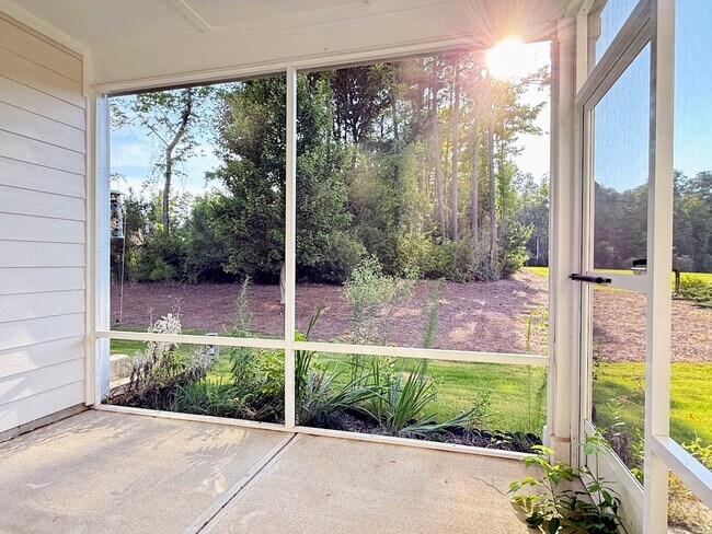 Building Photo - 3 Bedroom One Garage Townhome for Rent