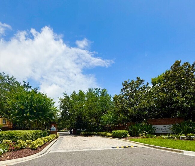 Building Photo - Horizons at Lee Vista