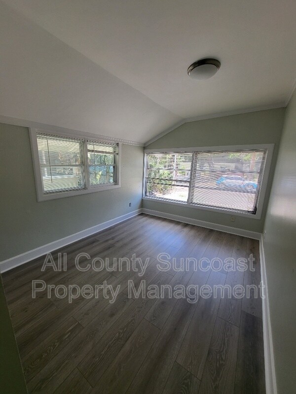 Building Photo - 905 Lotus Path