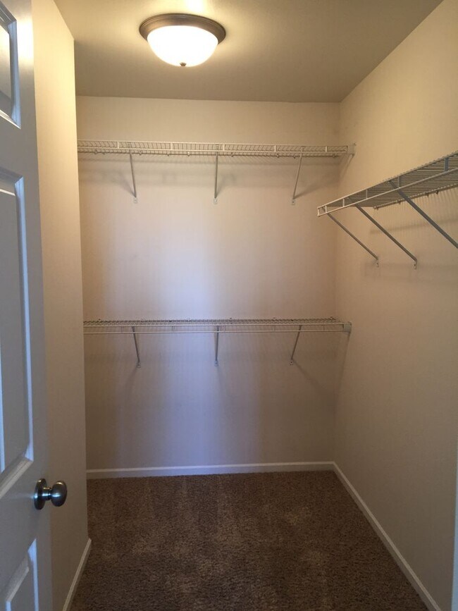 Building Photo - 3 Bed 3 Bath Twin Home
