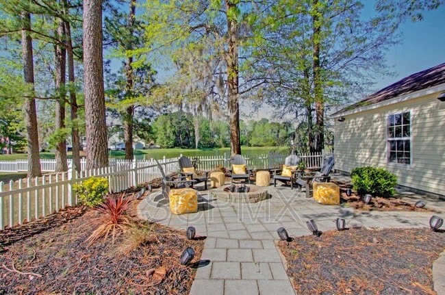 Building Photo - 8963 N Red Maple Cir