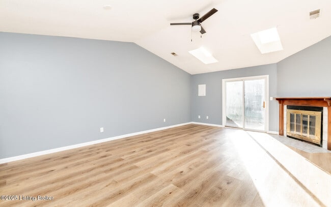 Building Photo - 530 Independence Ct