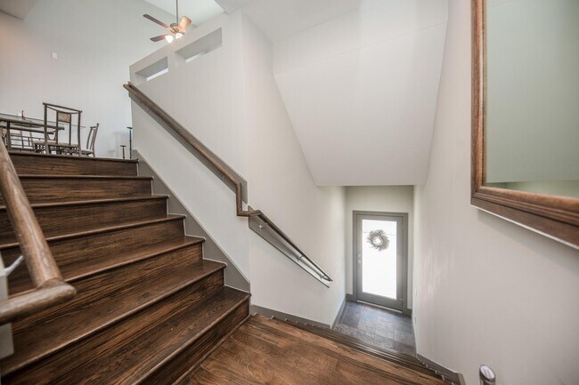 Building Photo - 1535 Birdsall St