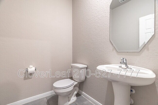 Building Photo - 940 Windflower