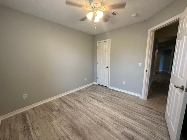 Building Photo - Adorable Home For Rent