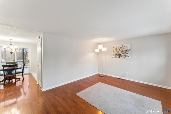 Building Photo - 67 Dogwood Dr