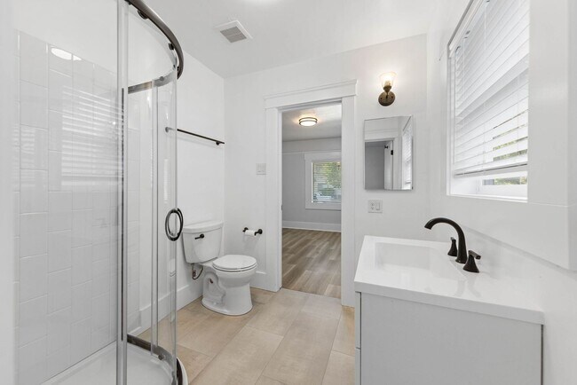 Building Photo - 3 Bed, 2 Bath, 1 Office/Guest - Fully Renovated Midtown Home