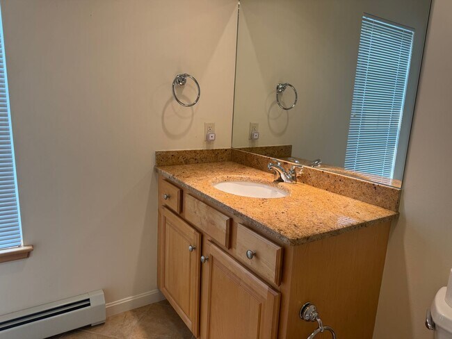 Building Photo - 3 Bedroom Condo in Hanover