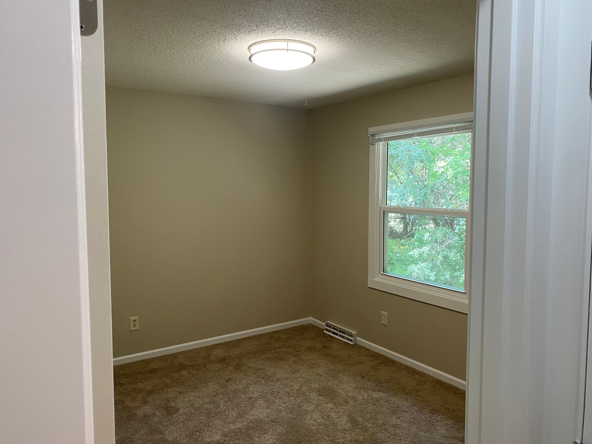 Building Photo - 10610 Johnson Cir