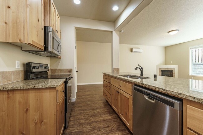 Building Photo - ASK ABOUT OUR AUGUST MOVE IN SPECIAL: Spac...