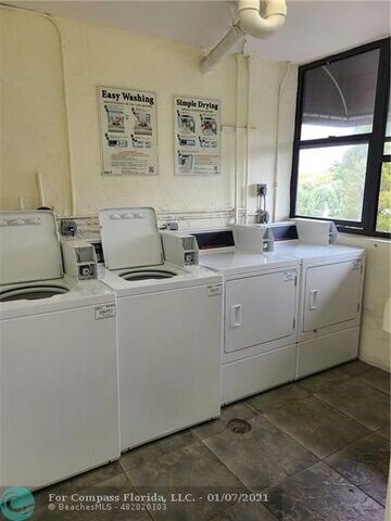 Building Photo - 2701 Riverside Dr