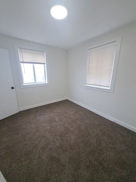 Building Photo - 700 Ridgeside Pl