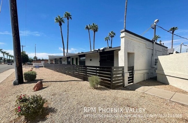 Building Photo - 6802 W Glendale Ave