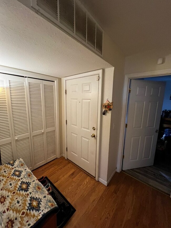 Building Photo - 3-Bedroom/2-Bathroom Single-Family Home – Available August 1st!