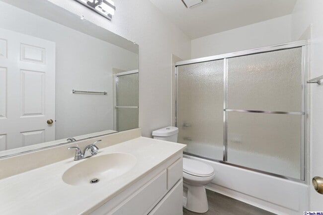 Building Photo - 731 E Cypress Ave