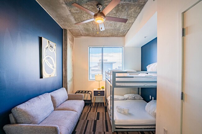 Building Photo - 333 E Roosevelt St