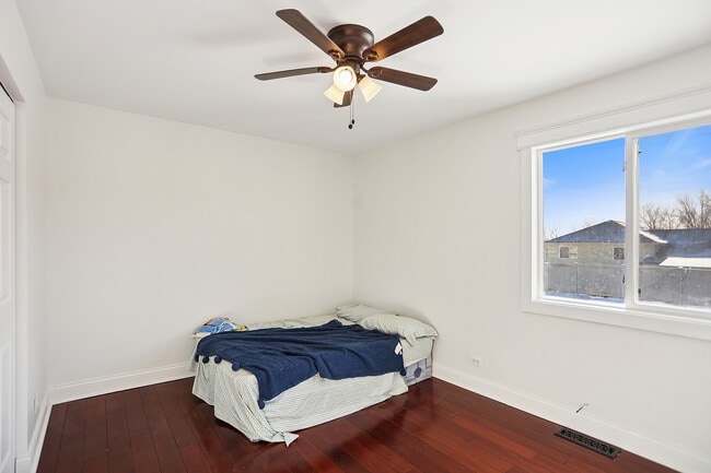 Building Photo - 5747 Allemong Dr