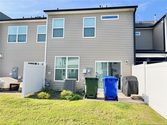 Building Photo - 216 Oakchest Ct