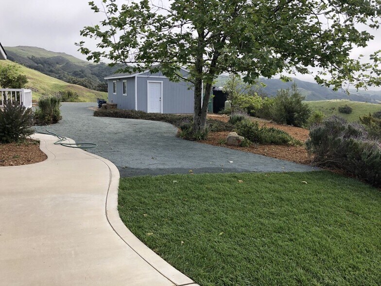 Side yard and detached garage - 2596 Black Walnut Rd