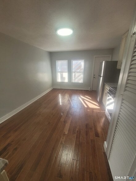 Building Photo - 2304 Barnum Ave