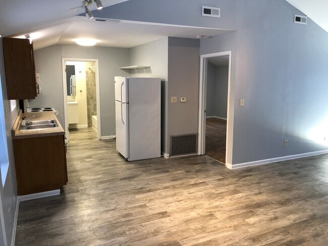 Building Photo - One bedroom home,.Green Township, pet friendly