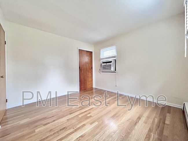 Building Photo - 22 Whitewood St
