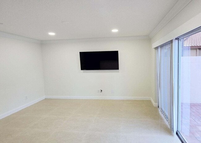 Building Photo - 6125 NW 40th St