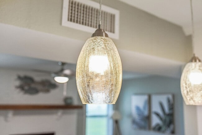 Building Photo - 8 Las Brisas Pl