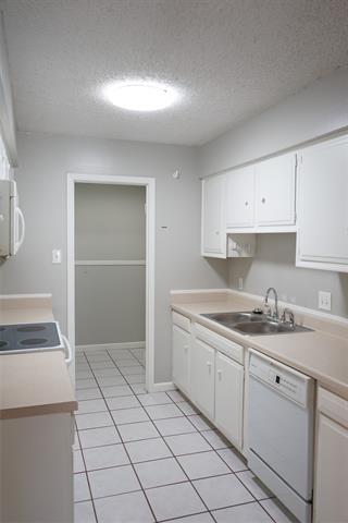 Building Photo - 2443 N Graham Dr