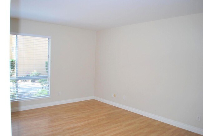 Building Photo - Updated, Bright, Spacious & Clean! Excellent Location at The Vintner in San Ramon