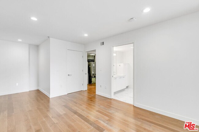 Building Photo - 901 Flower St