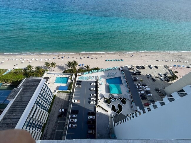 Building Photo - 3140 S Ocean Dr