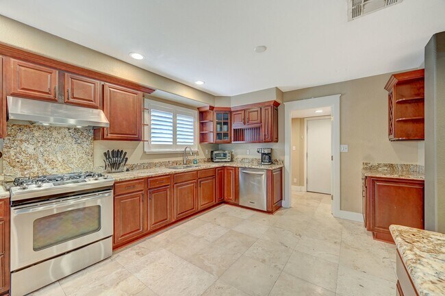 Building Photo - Charming 4 bedroom 3 bath fully furnished pool home in the heart of spring valley!