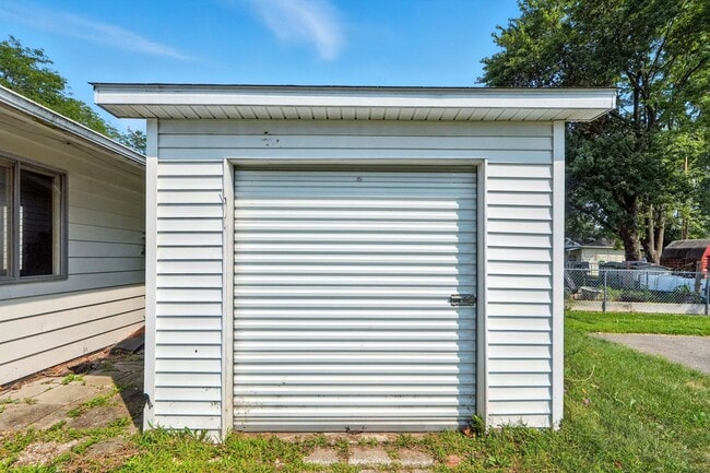 Building Photo - 3 bedroom home!