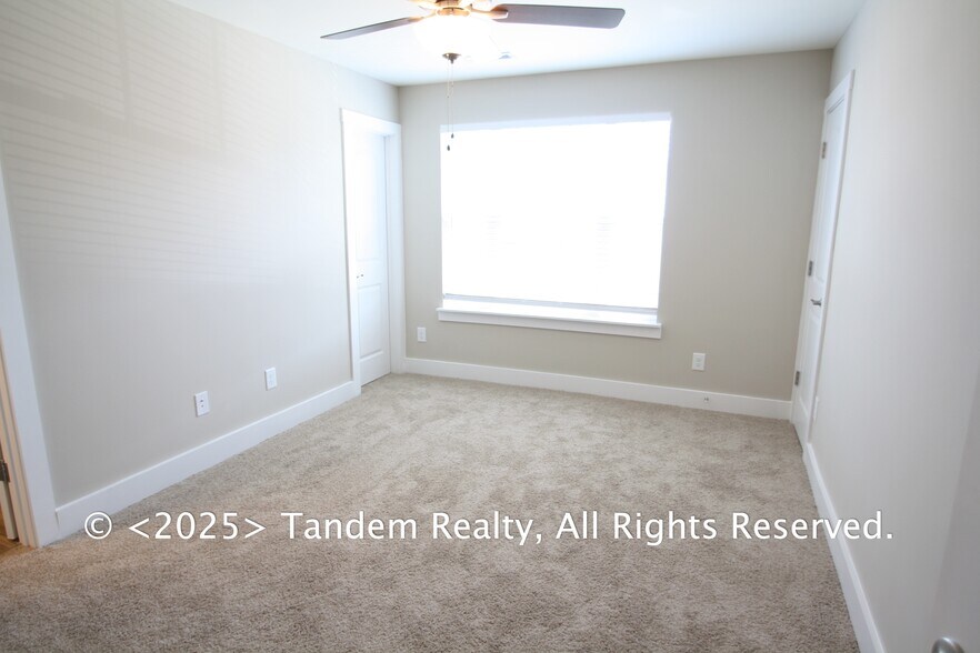 Building Photo - 128 Dry Creek Commons Dr