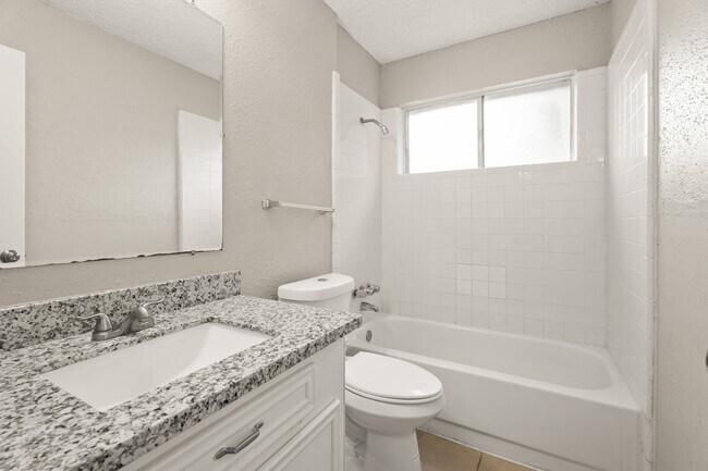 Building Photo - 15911 Mill Point Dr