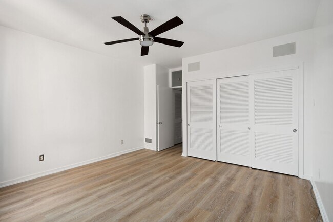 Building Photo - Incredible Rittenhouse Home